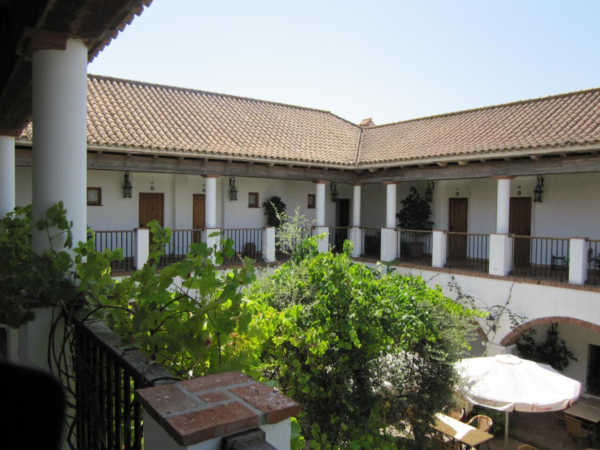 Hotel Cortijo Las Grullas ベナルップ＝カサス・ビエハス エクステリア 写真