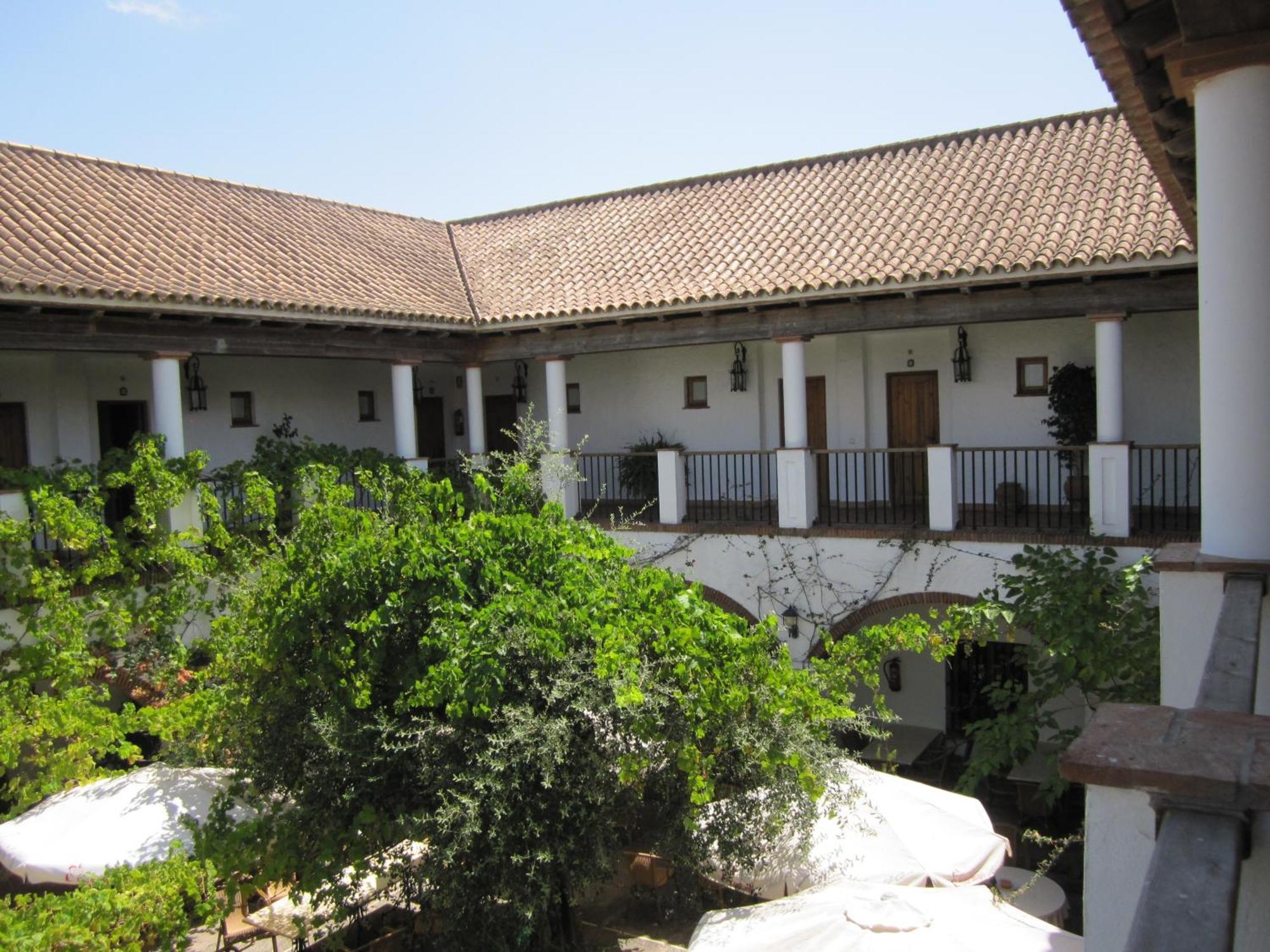 Hotel Cortijo Las Grullas ベナルップ＝カサス・ビエハス エクステリア 写真