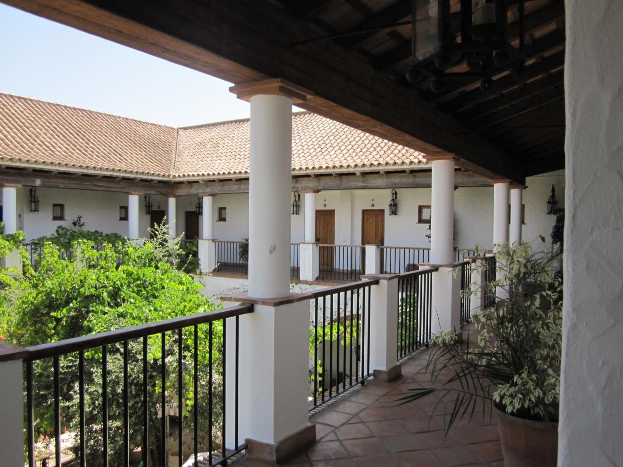 Hotel Cortijo Las Grullas ベナルップ＝カサス・ビエハス エクステリア 写真
