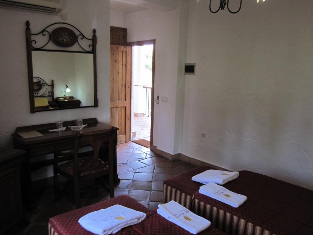 Hotel Cortijo Las Grullas ベナルップ＝カサス・ビエハス 部屋 写真