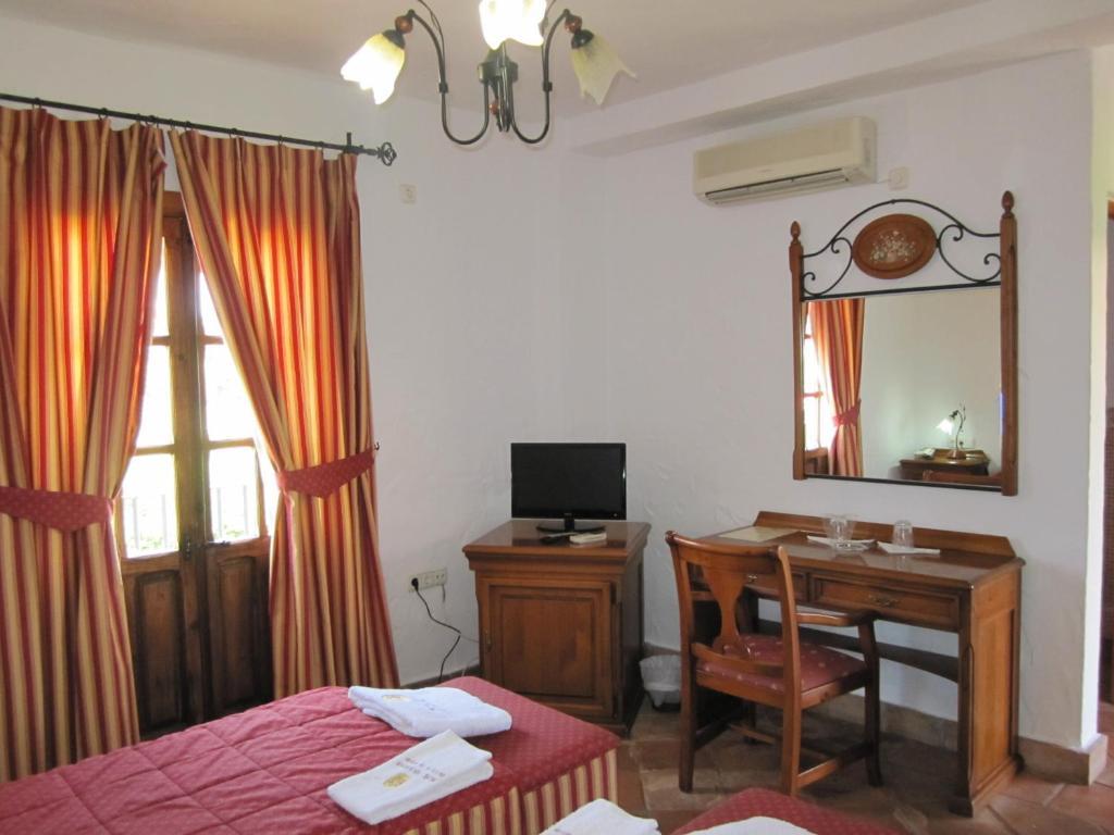 Hotel Cortijo Las Grullas ベナルップ＝カサス・ビエハス 部屋 写真